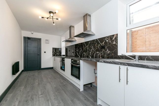 Room 4, Flat 1, 83a, Brighton Road, Surrey photo 2