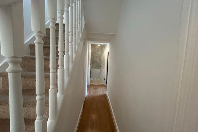 188 Congleton Grove, Woolwich photo 5