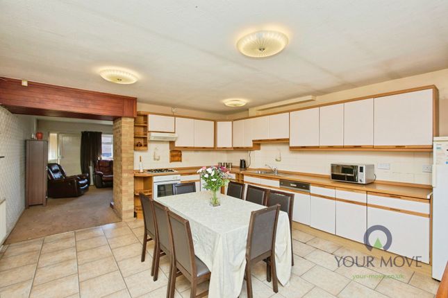 105, Priorylands, Burton-on-Trent photo 2