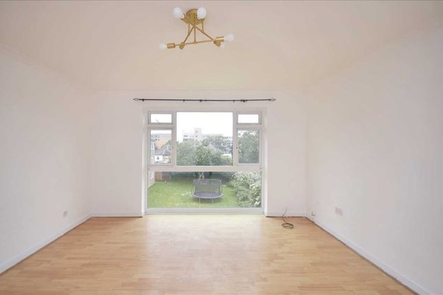 23, Jengar Close, Sutton photo 4