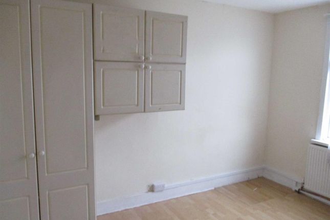 Flat to rent in Trinity Road, Southall