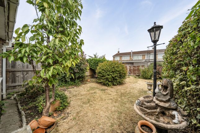 18, Gilling Way, Swindon photo 4
