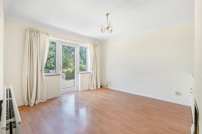 7, Grove End Road, Farnham photo 4