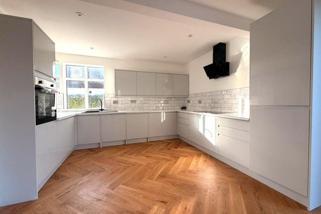 63, Cliff Gardens, Sheerness photo 5