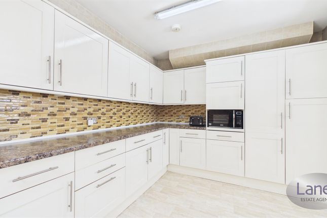 71, Longfield Lane, Waltham Cross photo 4