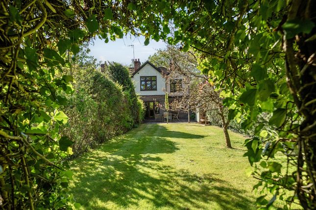 3 Holly Acre,, Prey Heath, Woking photo 4