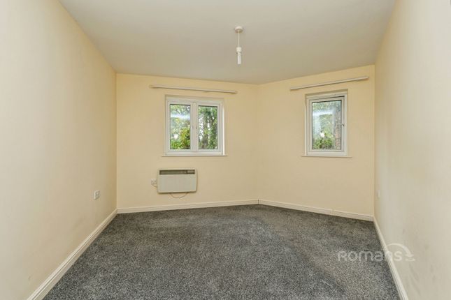 10, Almond Court, Camberley photo 4