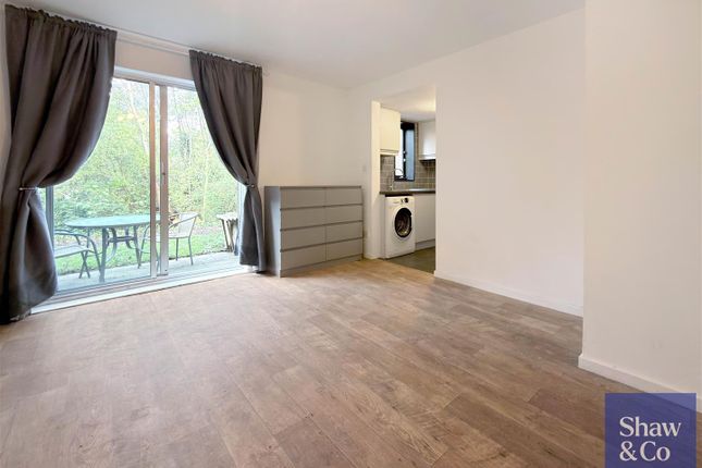 24, Tanglewood Way, Feltham photo 3