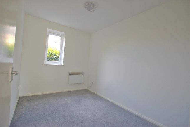 Flat to rent in Draycott Close, London