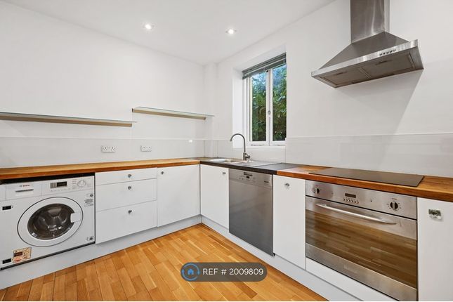 Flat to rent in Tiger House, London