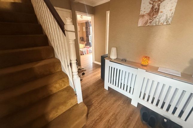 11, Lonsborough Drive, Kettering photo 4