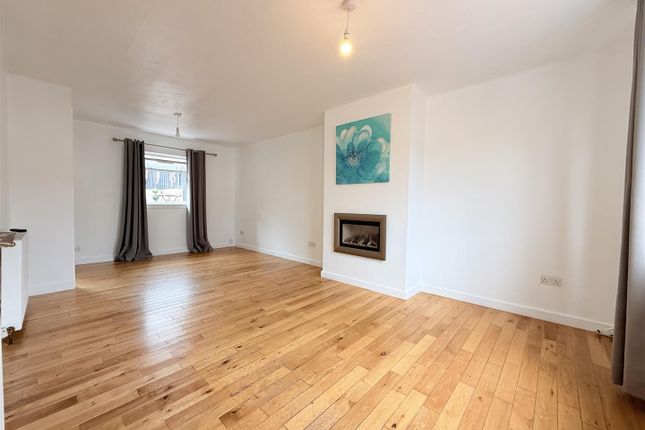8, Freelands  Crescent, Glasgow photo 2