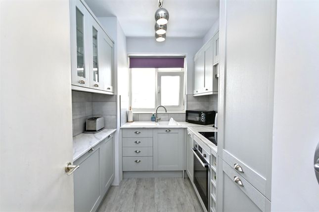 17, Grand Court, King Edwards Parade, Eastbourne photo 4