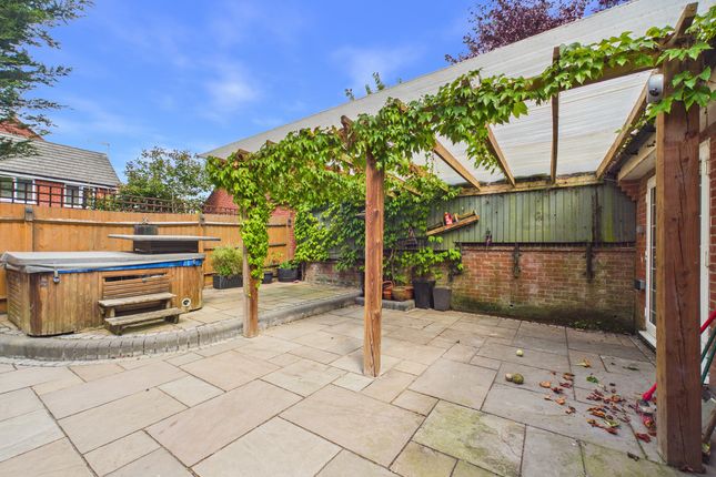 31, Coltsfoot Way, Leicester photo 2