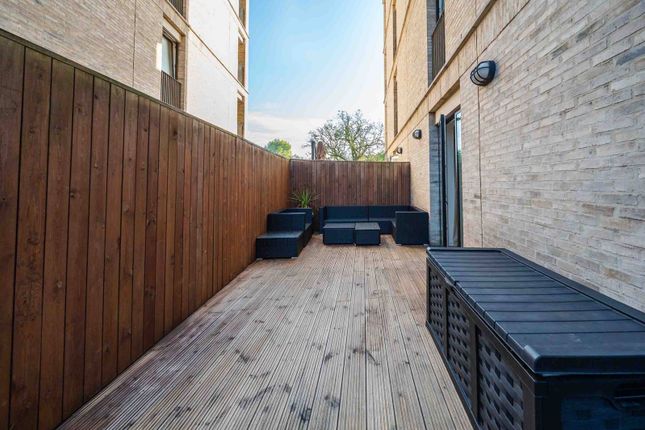 Flat for sale in Murrain Road, Islington, London