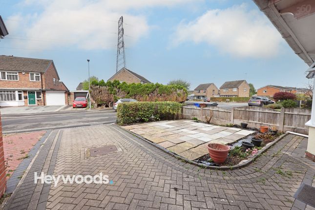 102 Chessington Crescent, Stoke-On-Trent photo 4