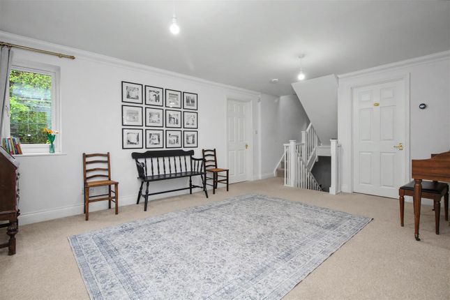 8, Dells Close, Great Gidding photo 3