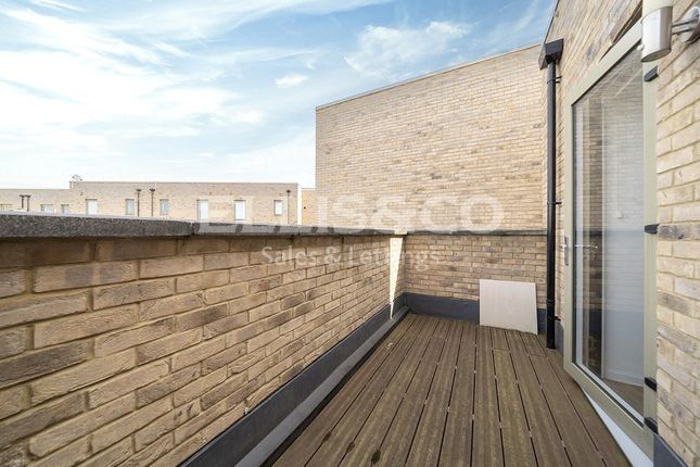 End terrace house for sale in Edgecumbe Avenue, London