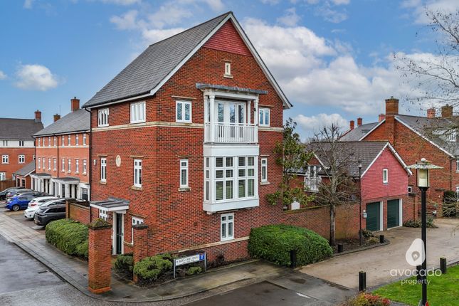 5-bed house on 6, Barn Croft Drive, Reading, £800,000