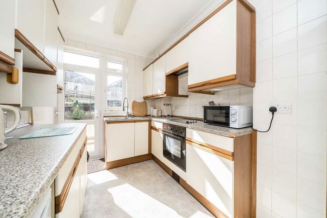 2, Lytton Close, Northolt photo 4