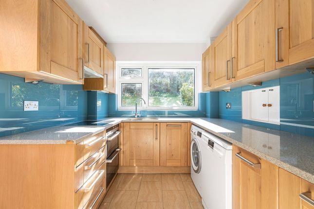 2, Lawford Close, Rickmansworth photo 4