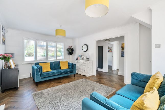 6 The Cedars, Leatherhead photo 2