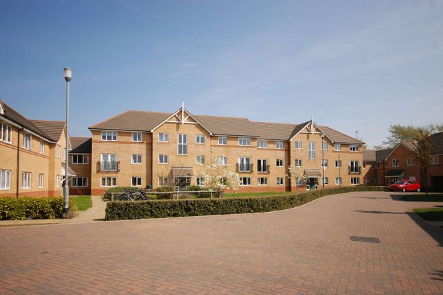 Thumbnail Flat to rent in Woodlands Close, Guildford