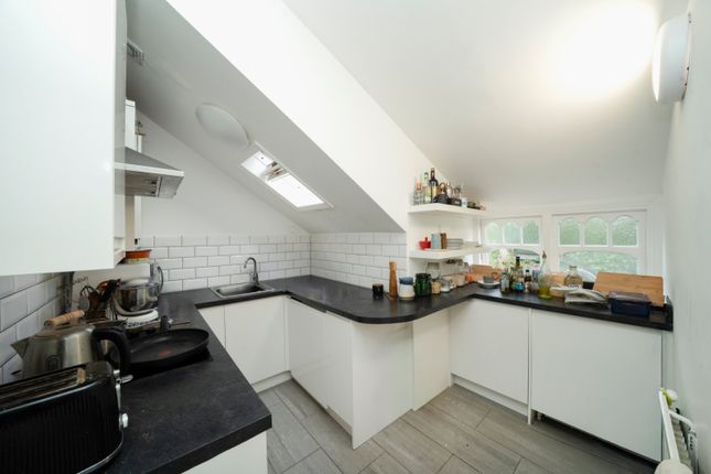Flat 4, 29, Jacksons Lane, London photo 3