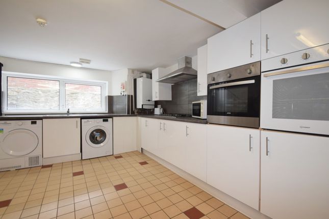 5-bed terraced on Cranbrook Street, Cardiff, £2,650/mo