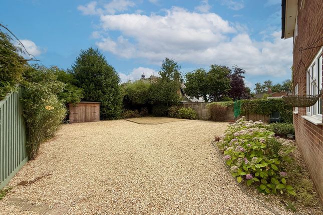 10a, Rothschild Road, Wing photo 2