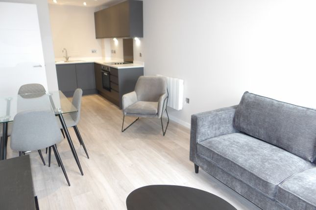Apt 401, Liverpool photo 4