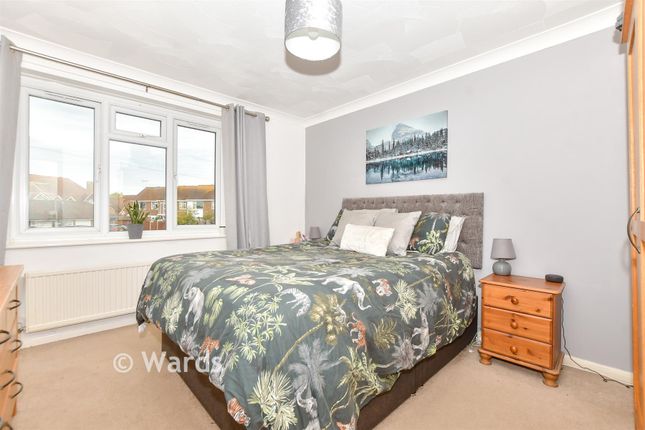 5, Ashdown Crescent, New Romney photo 3