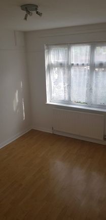 10, Westbury Road, Feltham photo 3