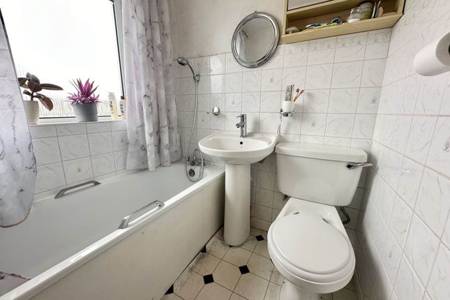 End terrace house for sale in Bramingham Road, Luton