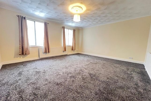 205, Crow Lane, Romford photo 2
