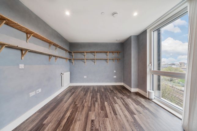 Flat to rent in Cobalt Tower, Moulding Lane, New Cross, London