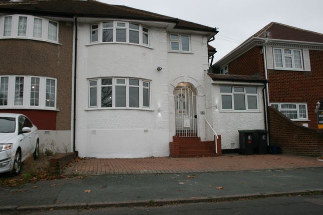 Thumbnail Terraced house to rent in The Shrubberies, Chigwell