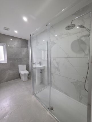 Flat 9, 51-52, Ystrad Road, Pentre photo 5