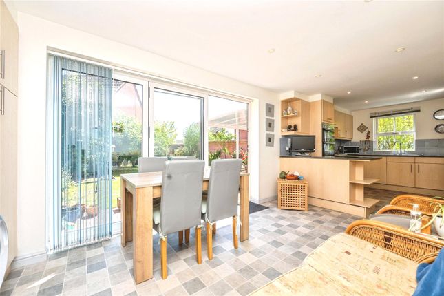 22, Rogers Way, Warwickshire photo 2