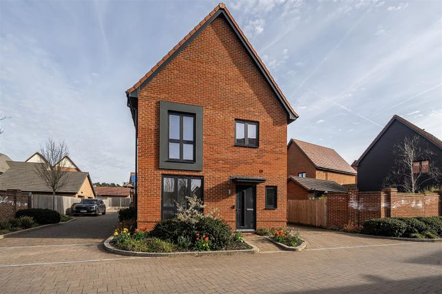 3-bed house on 22, Westfield Place, Crowthorne, £550,000