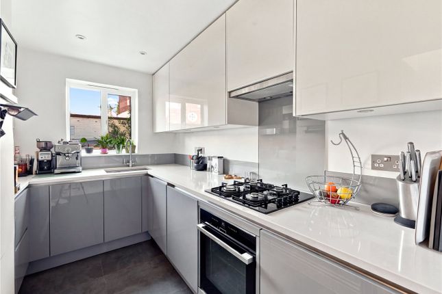 12, Chapman Place, London photo 3