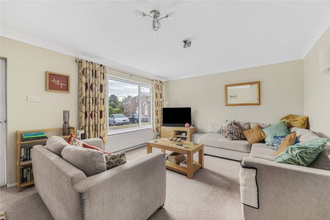 19, Robin Close, Hampshire photo 2