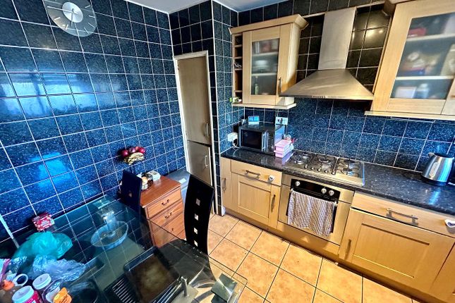 R3, Flat 25, Old Church Road, London photo 5