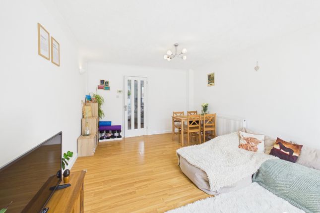 6, Arundel Court, Hayle photo 3