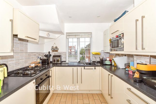 24, White Ladies Close, Havant photo 2