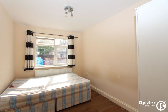 65b Uppingham Avenue, Stanmore photo 3