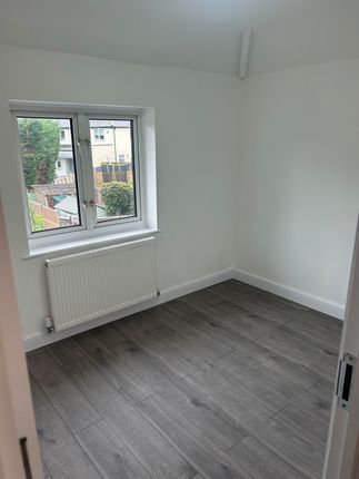 40 central avenue, enfield, London photo 2