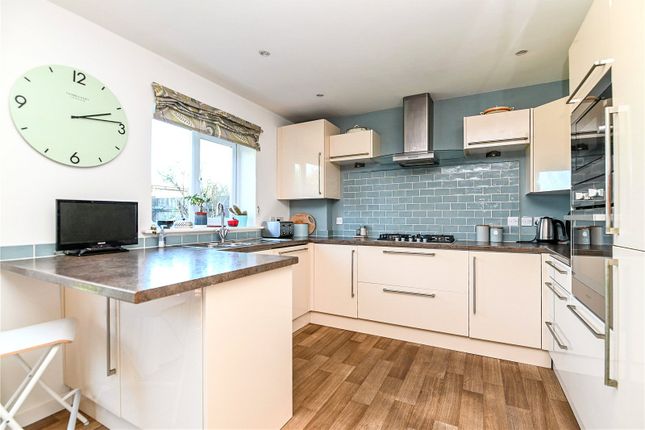 5, Wellingtonia Gardens, Lymington photo 3