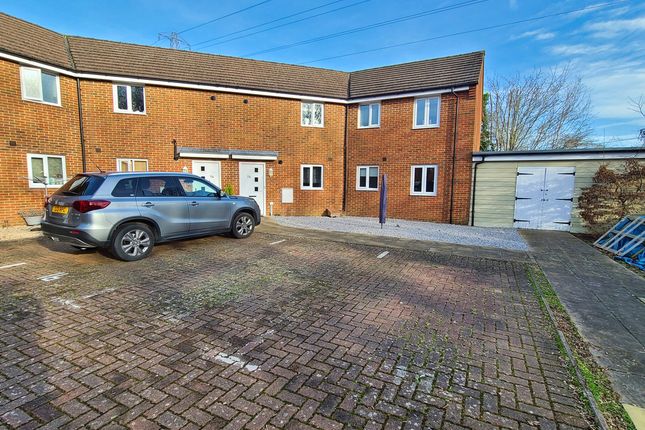 Flat for sale in Pickwick Close, Southampton