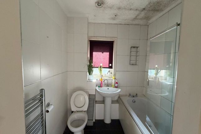 21, Huntingtower Road, Glasgow photo 4